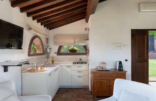 Santarello Villa | Stunning private villa with WIFI, hot tub, private pool, TV, pets allowed, close to Montepulciano