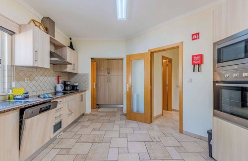Albufeira Villa | Stunning private villa for 10 guests with WIFI, private pool, A/C, TV and terrace