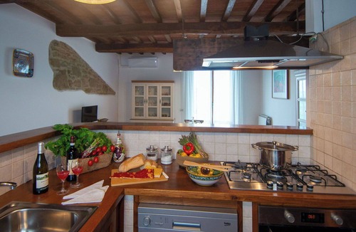 Panicale Villa | Stunning private villa for 6 guests with private pool, A/C, WIFI, TV, patio and pets allowed