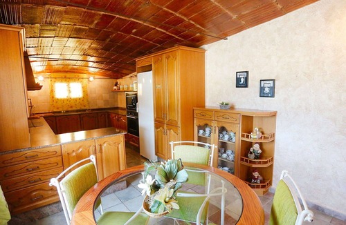 L'Aldea House | Stunning private villa with WIFI, private pool, hot tub, A/C, TV, patio and pets allowed