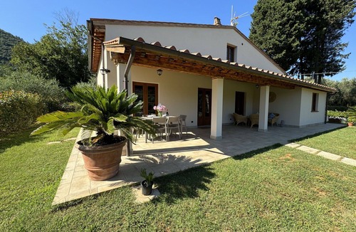 Santa Maria del Giudice Villa | Stunning private villa for 7 guests with A/C, WIFI, TV, veranda, pets allowed and panoramic view