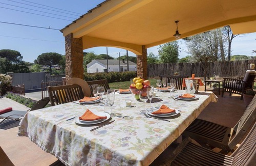 Sils House | Stunning private villa for 6 people with private pool, WIFI, TV, balcony and pets allowed