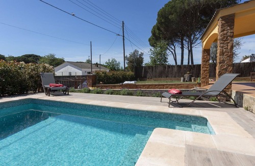 Sils House | Stunning private villa for 6 people with private pool, WIFI, TV, balcony and pets allowed