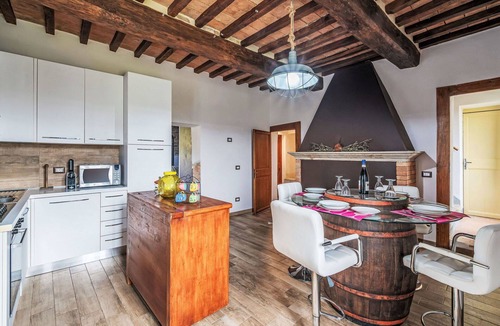 Chioano Villa | Stunning private villa for 5 people with WIFI, private pool, TV, pets allowed and parking