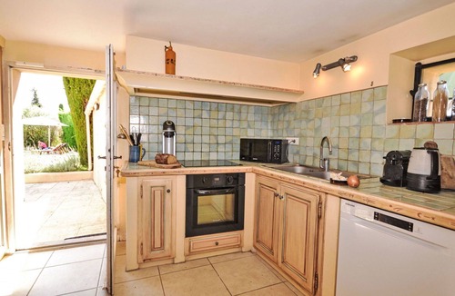 Cucuron House | Stunning private villa for 9 guests with WIFI, private pool, TV and terrace