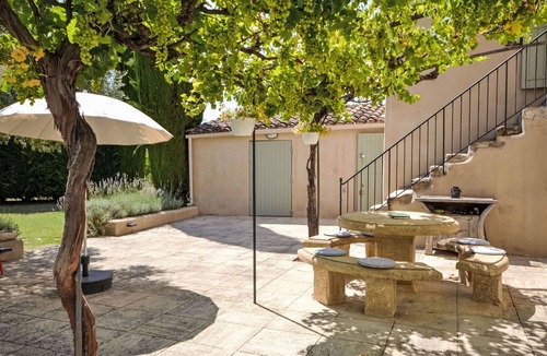 Cucuron House | Stunning private villa for 9 guests with WIFI, private pool, TV and terrace