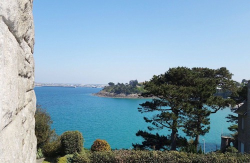 Dinard Villa | Stunning private villa for 6 guests with WIFI, TV and terrace