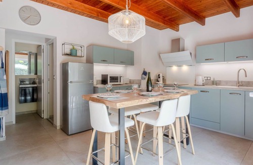 Gratot House | Stunning private villa for 6 guests with WIFI, TV and terrace