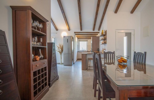 Artatore House | Stunning private villa for 12 people with WIFI, hot tub, A/C, TV and patio