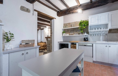 Pieve di Chio Villa | Stunning private villa for 10 people with WIFI, private pool and TV, close to Cortona