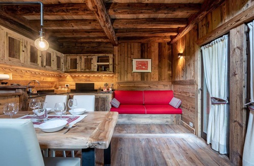 Introd House | Stunning private villa for 5 people with WIFI and TV