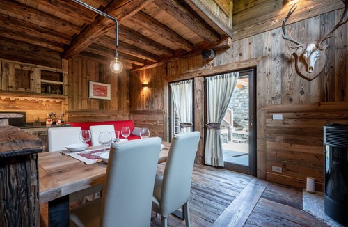 Introd House | Stunning private villa for 5 people with WIFI and TV
