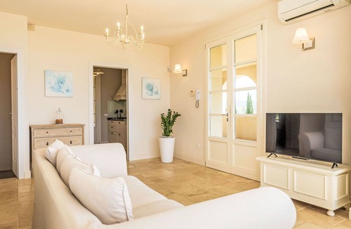 Bibbona Villa | Stunning private villa with WIFI, private pool, A/C, patio, pets allowed and panoramic view