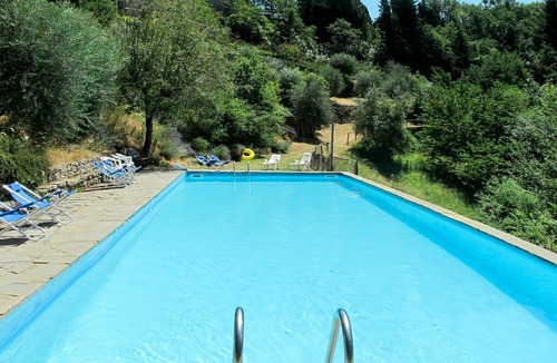 Londa Villa | Stunning private villa for 22 guests with WIFI, pool, TV, patio and pets allowed