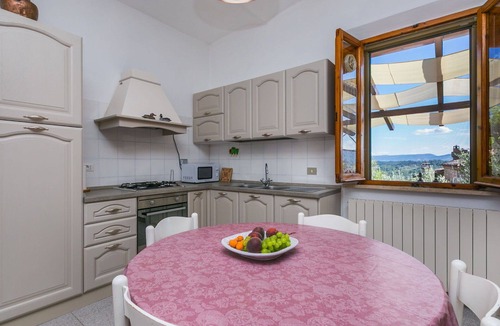 Chiusi House | Stunning private villa for 7 guests with WIFI, A/C, terrace, pets allowed and panoramic view