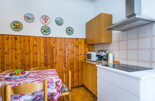 Chiusi House | Stunning private villa for 7 guests with WIFI, A/C, terrace, pets allowed and panoramic view