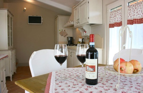 Cortona Villa | Stunning private villa for 3 guests with pool, WIFI, A/C, TV and terrace