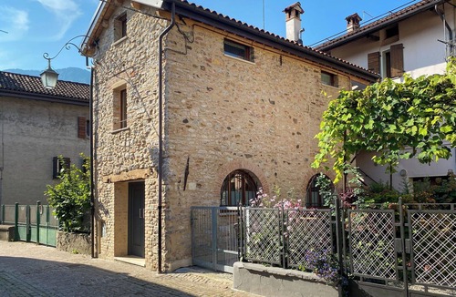 Feltre House | Stunning private villa for 2 guests with A/C, WIFI and TV