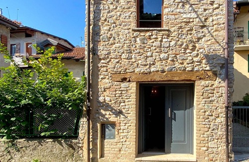 Feltre House | Stunning private villa for 2 guests with A/C, WIFI and TV