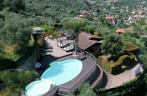 Costa dʼOneglia Villa | Stunning private villa for 8 people with private pool, A/C, WIFI, TV, terrace and panoramic view