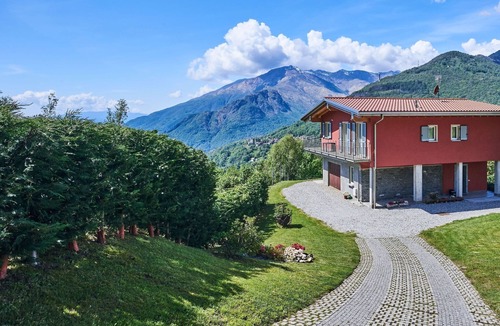 Peglio House | Stunning private villa for 8 people with WIFI, TV, terrace and pets allowed