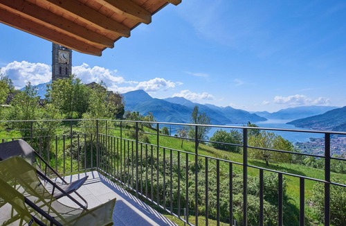 Peglio House | Stunning private villa for 8 people with WIFI, TV, terrace and pets allowed