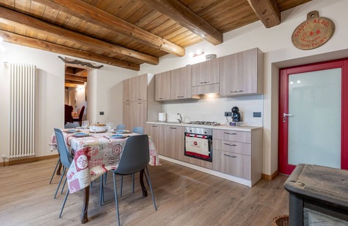 Piasco House | Stunning private villa for 5 guests with hot tub, WIFI, TV, patio, pets allowed and panoramic view