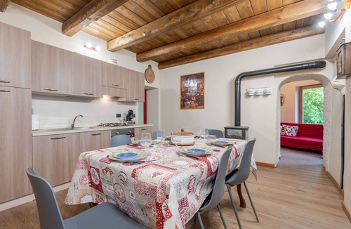 Piasco House | Stunning private villa for 5 guests with hot tub, WIFI, TV, patio, pets allowed and panoramic view