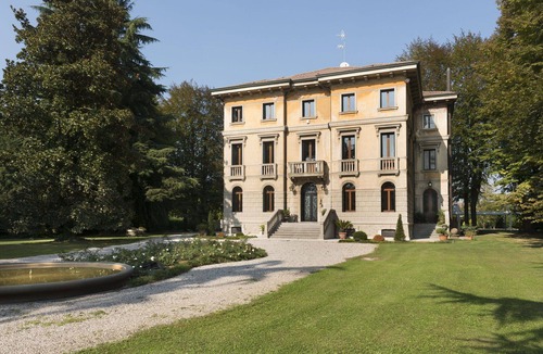 Saonara Villa | Stunning private villa for 17 people with WIFI, A/C, TV, terrace and pets allowed, close to Padua