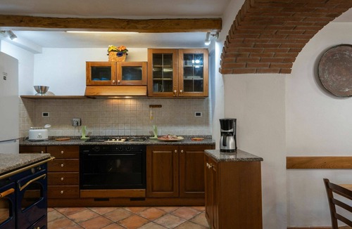 Vicchio House | Stunning private villa for 10 guests with WIFI, private pool, TV, patio and pets allowed