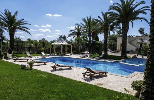 Nardo Villa | Stunning private villa with hot tub, private pool, WIFI, A/C, TV, patio and pets allowed