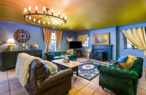 Bitton House | Stunning property sleeping 24 with hot tub & pool