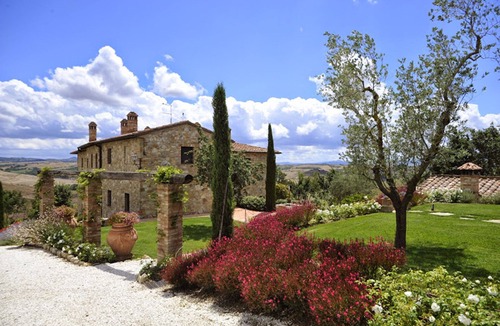 Pienza House | Stunning Refurbished Farmhouse With All Luxury Amenities & Staff Included