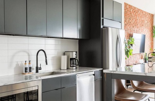 North Capitol Apartment | Stunning River View Condo - Walk to Downtown - Rooftop Patio