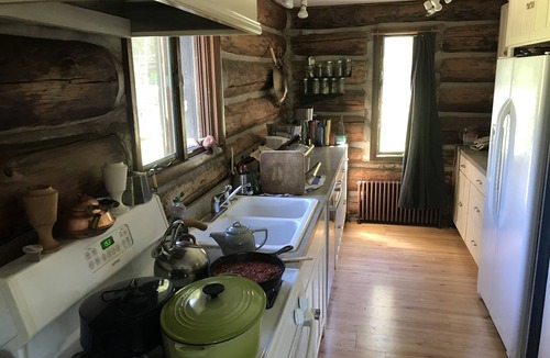 Rowland House | Stunning Riverfront Log Cabin With Spectacular Views