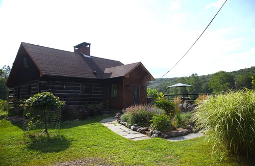 Rowland House | Stunning Riverfront Log Cabin With Spectacular Views
