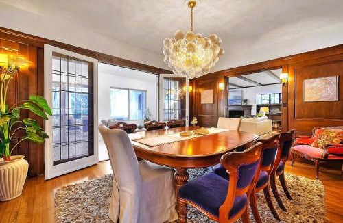North Arroyo Villa | Stunning Rose Bowl Mansion 5 Minutes Walk!