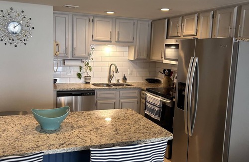 Garden City Condo | Stunning Royal Garden Unit 1002