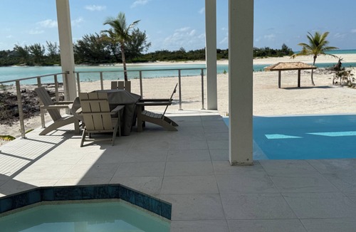 Sandy Point Villa | Stunning Sandy Point Beach Villa Stella Maris infinity pool hot tub-flash sale