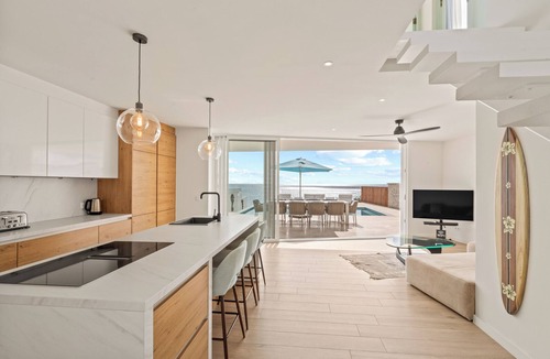 Lagun Villa | Stunning Seafront Villa in Lagun, Curacao – 5 Bedrooms with Direct Sea Access