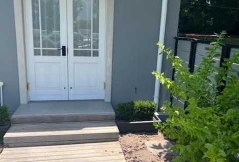 Somerset West Apartment | Stunning secure bachelor's flat.