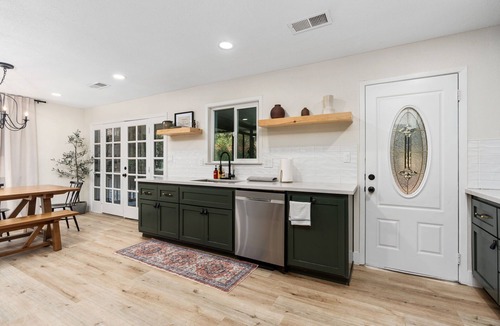 Three Rivers House | Stunning Sequoia Hills Villa w/pool, Game room, Hot tub, Firepit and EV charger