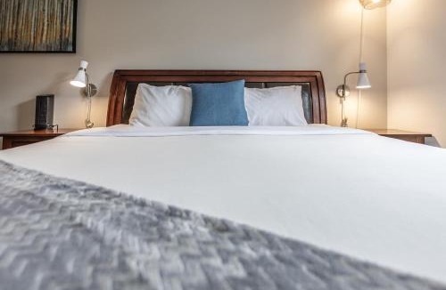 Canmore Apartment | Stunning Silver Creek 1Br Mtn view penthouse