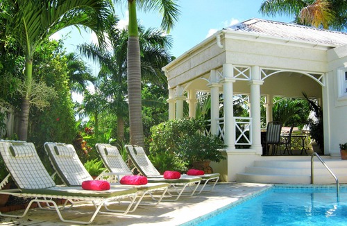 Porters Villa | Stunning & spacious 3 bed villa, Own pool, housekeeper, 3 Min walk to beach.