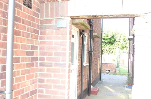 Harlington Apartment | Stunning Spacious Contemporary 2 Bedroom Flat near Heathrow Airport
