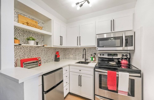 North Bay Village Apartment | Stunning Studio Bay Views & Parking