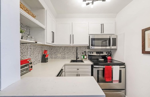 North Bay Village Apartment | Stunning Studio Bay Views & Parking