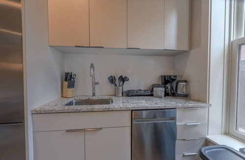 Back Bay Apartment | Stunning Studio Apartment on Newbury St!