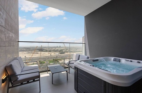 Downtown Dubai Apartment | Stunning Studio w/Private Jacuzzi in Trillionaire