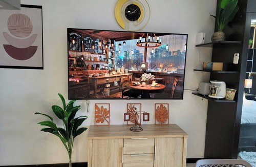 Downtown Condo | STUNNING STUDIO WITH AWESOME BALCONY & 65" TV &KARAOKE
